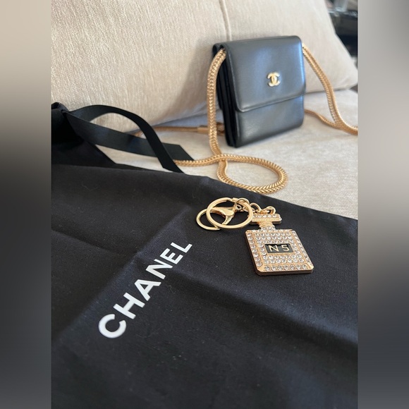 CHANEL AUTHENTIC Wallet in great condition. Comes with everything you pictured - Picture 1 of 17